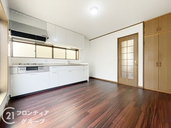 寝屋川市池田3丁目の中古一戸建て(リビング)