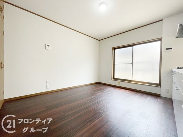 寝屋川市池田3丁目の中古一戸建て(リビング)