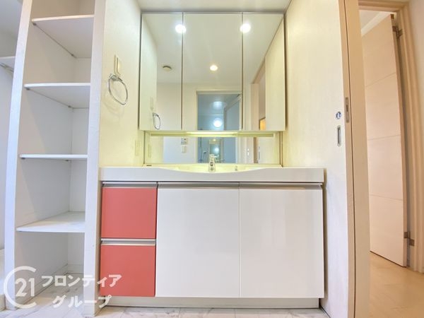 エンゼルフィールズ枚方公園 中古マンション(洗面台・洗面所)