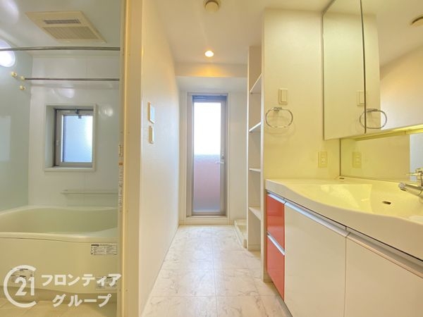エンゼルフィールズ枚方公園 中古マンション(洗面台・洗面所)