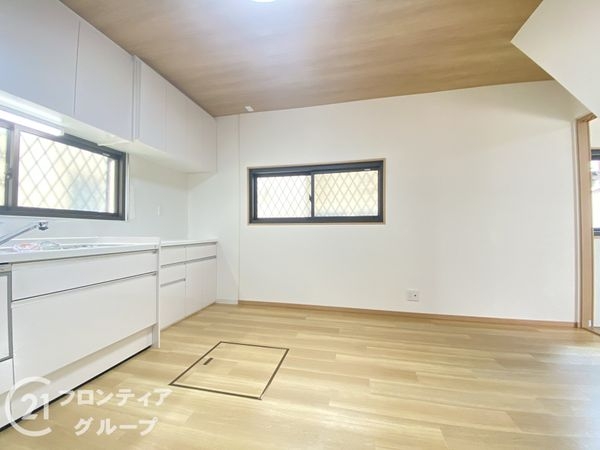 枚方市星丘2丁目の中古一戸建て(リビング)