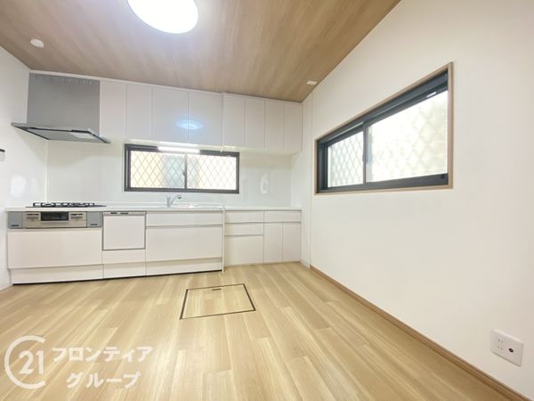 枚方市星丘2丁目の中古一戸建て(リビング)