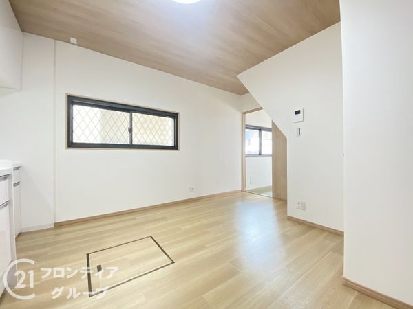 枚方市星丘2丁目の中古一戸建て(リビング)