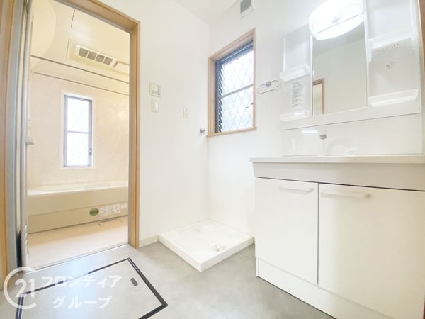 枚方市杉山手3丁目の中古一戸建て(洗面台・洗面所)