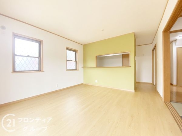 枚方市杉山手3丁目の中古一戸建て(リビング)