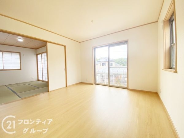 枚方市杉山手3丁目の中古一戸建て(リビング)