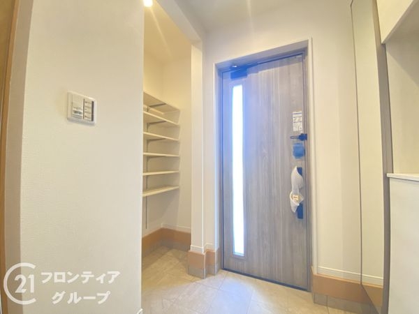 枚方市菊丘町 新築一戸建て 2号地(玄関)