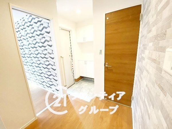 枚方市須山町の中古一戸建て(玄関)