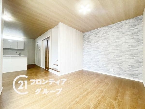 枚方市須山町の中古一戸建て(リビング)