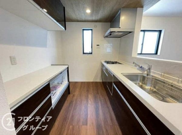 寝屋川市緑町　中古一戸建て