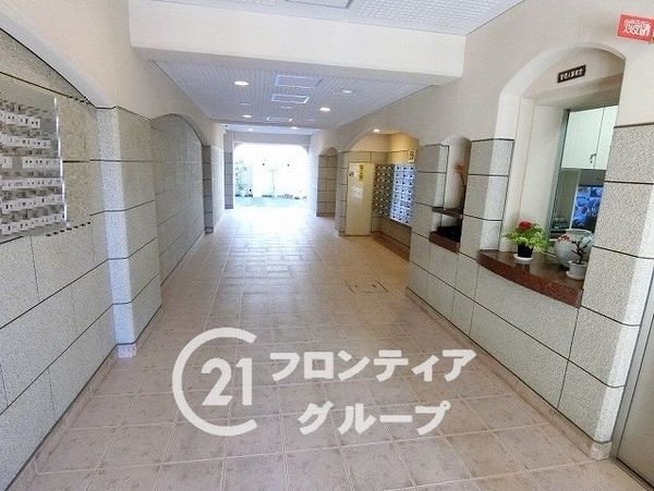 香里ヶ丘ガーデンハイツ第壱期棟 中古マンション(ロビー)