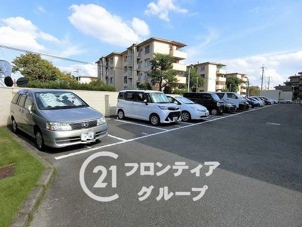 香里ヶ丘ガーデンハイツ第壱期棟 中古マンション(駐車場)