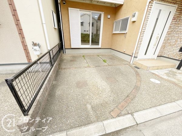 枚方市伊加賀西町の中古一戸建て(駐車場)