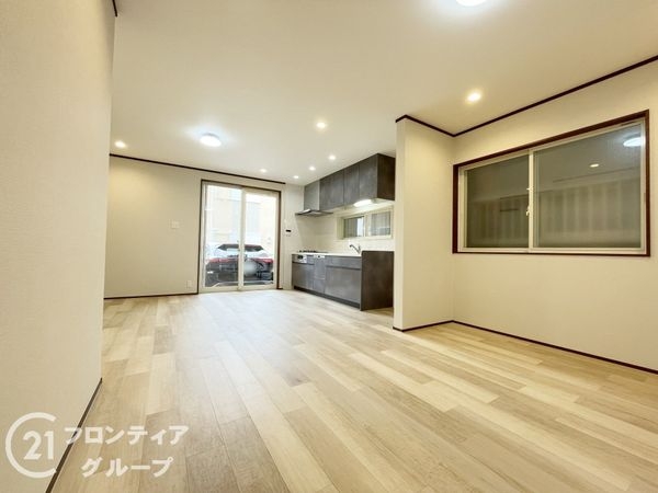 枚方市伊加賀西町の中古一戸建て(リビング)