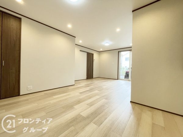 枚方市伊加賀西町の中古一戸建て(リビング)