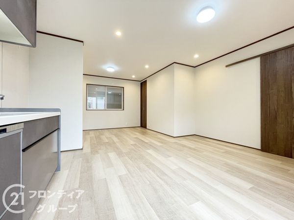 枚方市伊加賀西町の中古一戸建て(リビング)