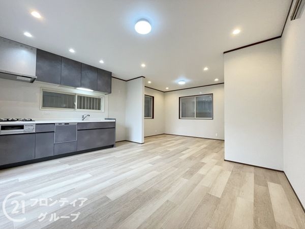 枚方市伊加賀西町の中古一戸建て(リビング)
