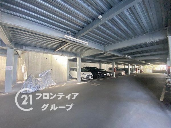 アズ・プレミアムステージ寝屋川 中古マンション(駐車場)