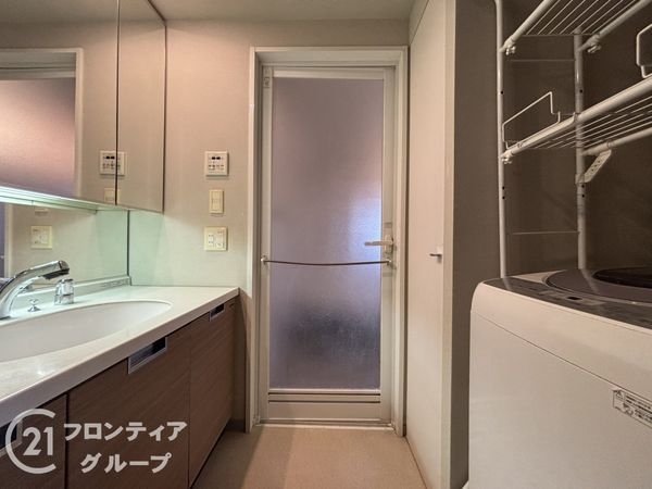 アズ・プレミアムステージ寝屋川 中古マンション(洗面台・洗面所)
