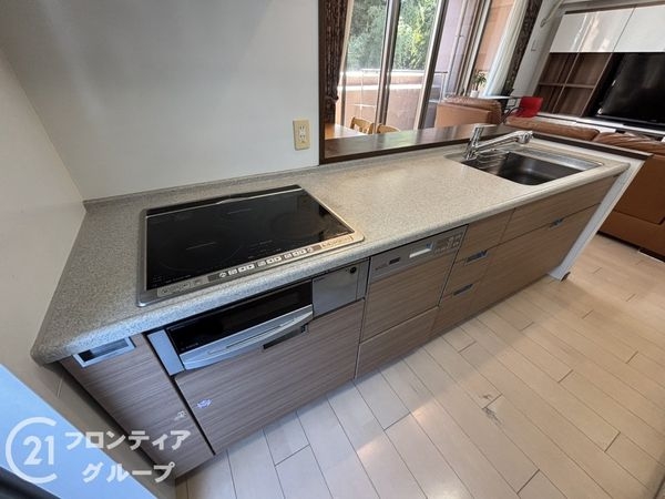 アズ・プレミアムステージ寝屋川 中古マンション(キッチン)