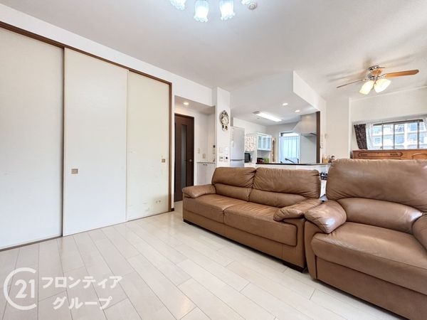 アズ・プレミアムステージ寝屋川 中古マンション(リビング)