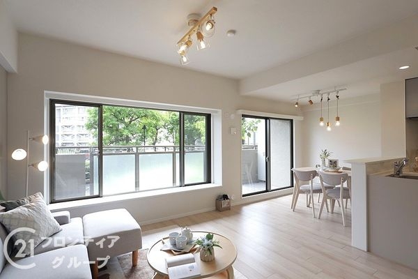 オークヒルズ香里弐番館 中古マンション(リビング)