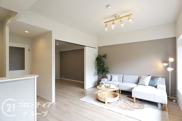 オークヒルズ香里弐番館 中古マンション(リビング)