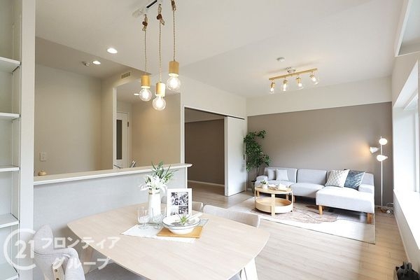 オークヒルズ香里弐番館 中古マンション(リビング)