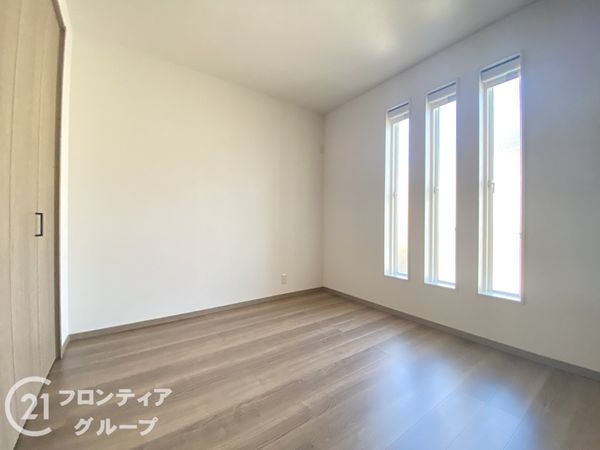 枚方市松丘町　新築一戸建て