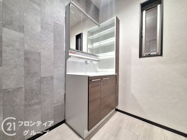 寝屋川市仁和寺本町４丁目　新築一戸建て