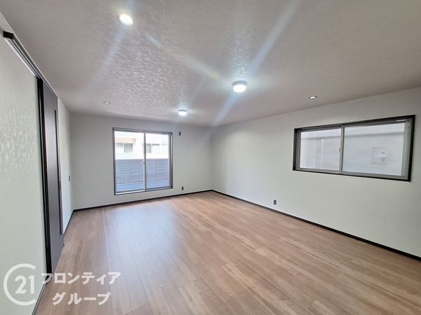 寝屋川市仁和寺本町４丁目　新築一戸建て