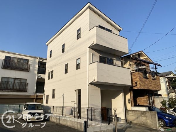 枚方市松丘町　中古一戸建て