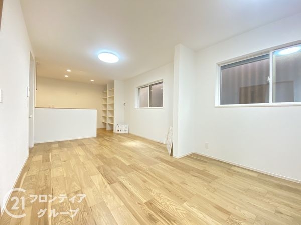 寝屋川市寿町　新築一戸建て