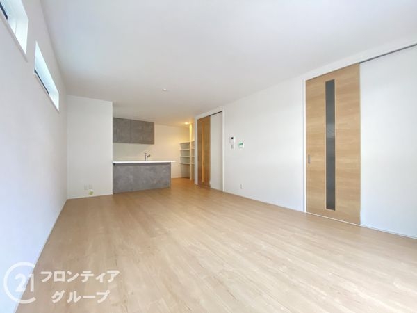枚方市長尾西町１丁目　新築一戸建て
