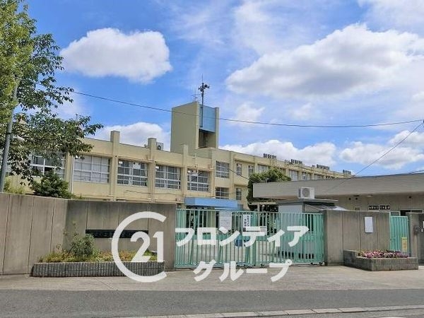 枚方市東香里元町　新築一戸建て　2号棟(枚方市立東香里小学校)