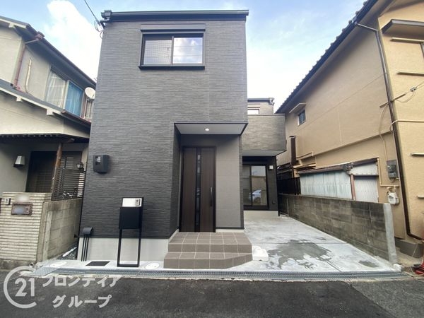 寝屋川市成美町　新築一戸建て