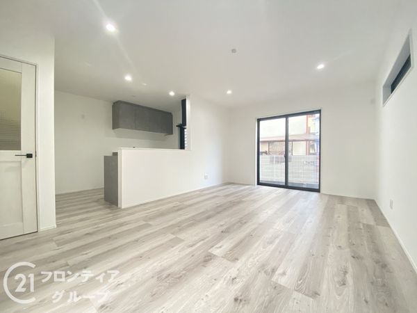 寝屋川市成美町　新築一戸建て