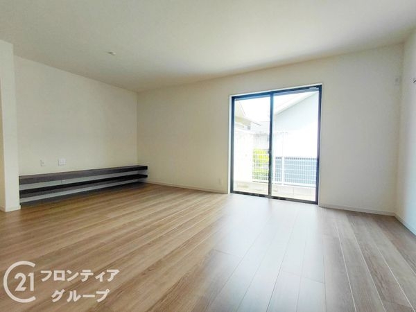 枚方市高野道２丁目　新築一戸建て　２期　2号棟