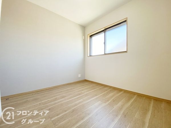 寝屋川市緑町　新築一戸建て