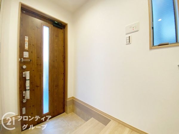 寝屋川市緑町　新築一戸建て