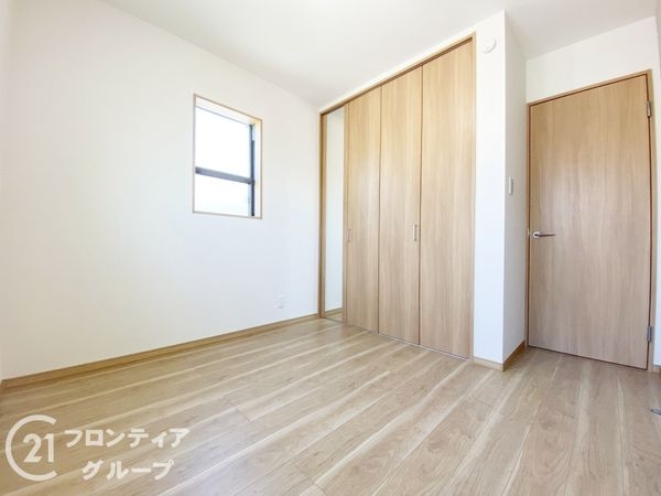 寝屋川市緑町　新築一戸建て
