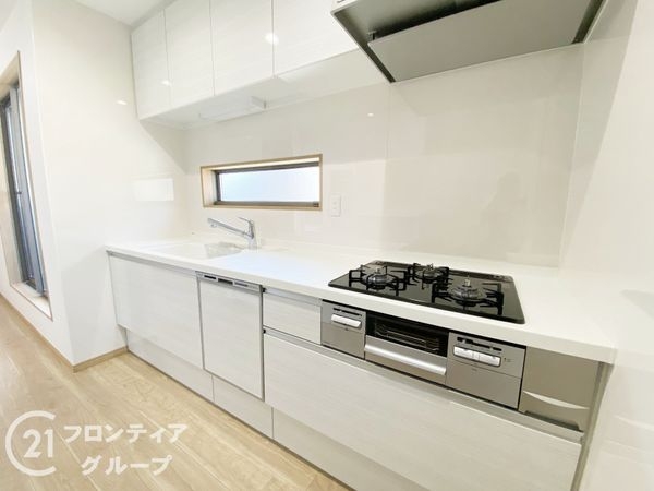 寝屋川市緑町　新築一戸建て
