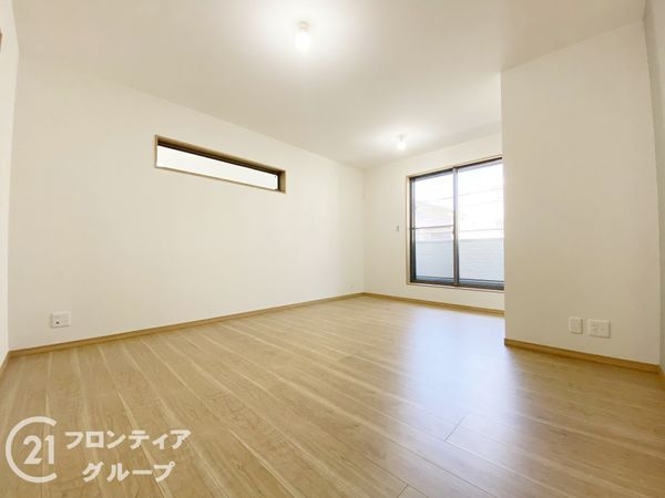 寝屋川市緑町　新築一戸建て