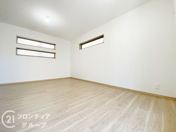 寝屋川市緑町　新築一戸建て