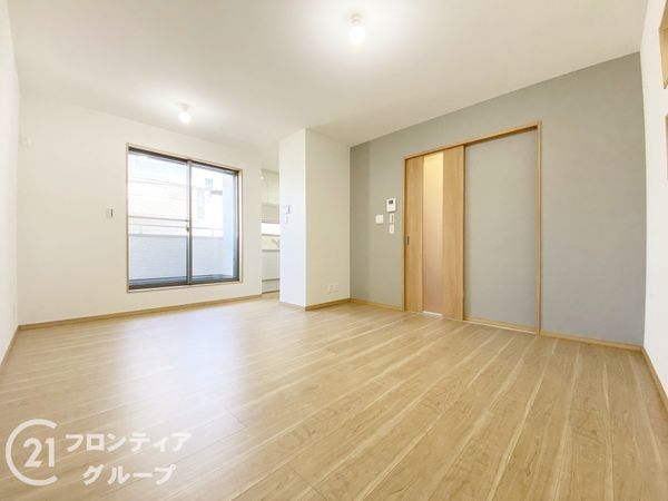 寝屋川市緑町　新築一戸建て