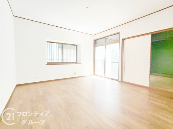 枚方市東中振１丁目の中古一戸建て