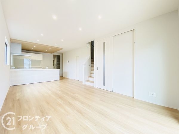 交野市郡津３丁目　新築一戸建て　３号棟