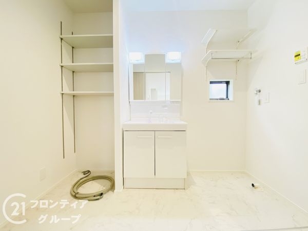 交野市郡津３丁目　新築一戸建て　２号棟