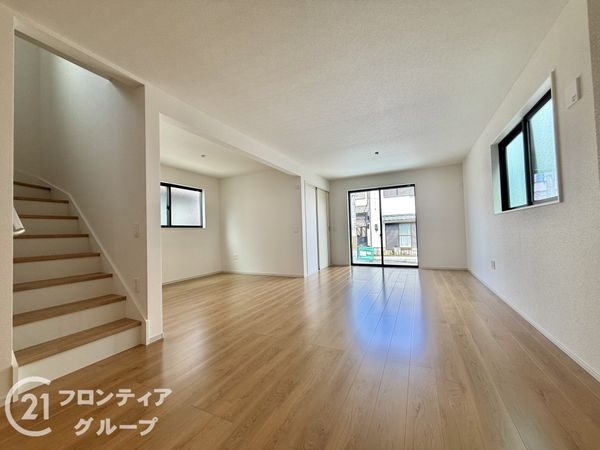 寝屋川市成田東が丘　新築一戸建て　１期　１号棟