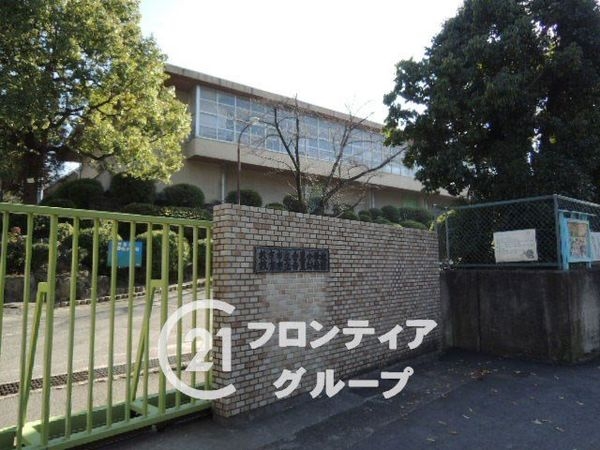 枚方市香里ケ丘９丁目の中古一戸建て(枚方市立香里小学校)